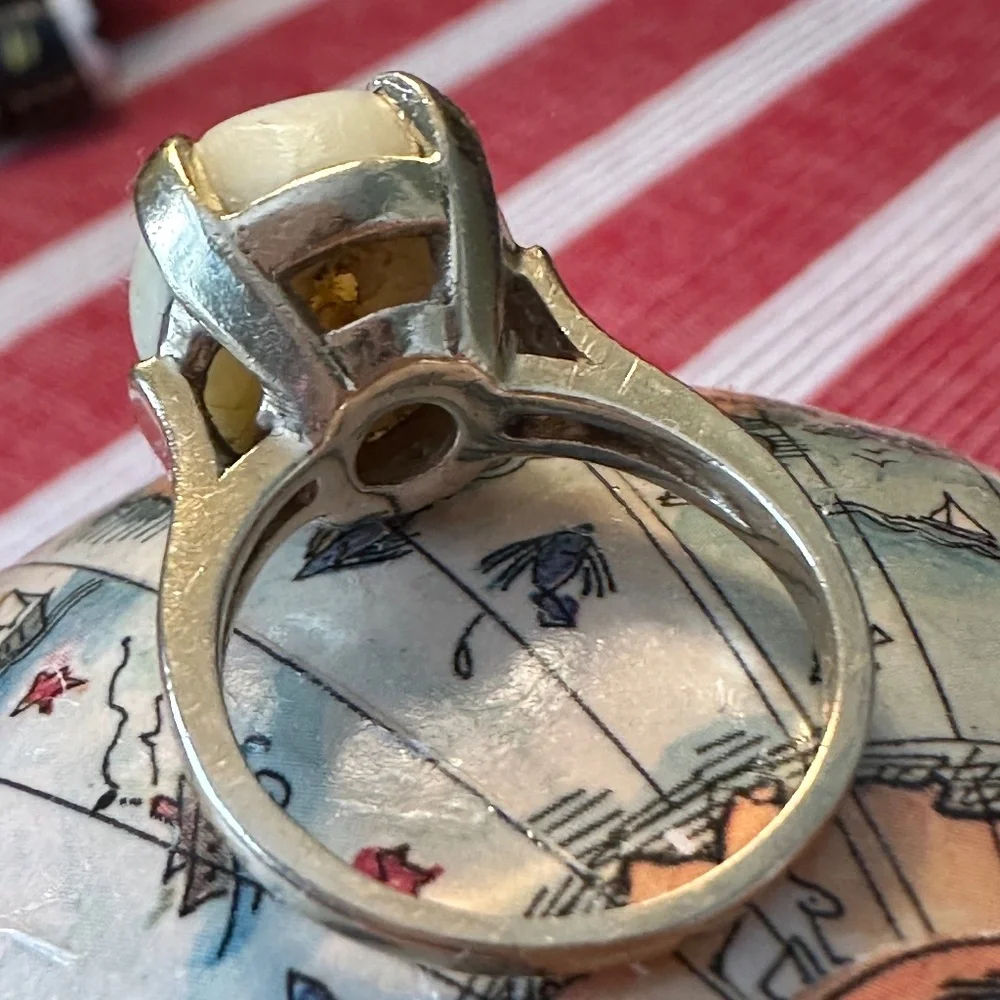 Antique Baby Beluga Whale Scrimshaw Tooth Ring WMS SZ 7 - Picture 7 of 16